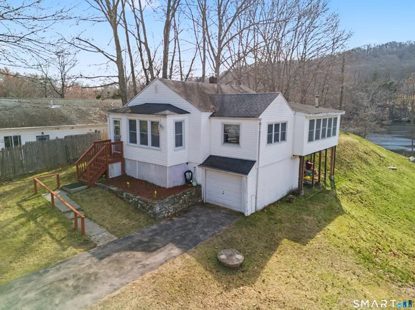 95 Kitemaug Road, Montville, CT 06382