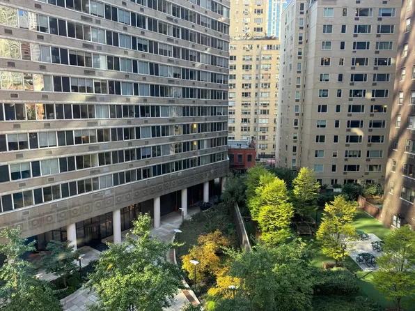 405 East 54th Street image 14 of 19