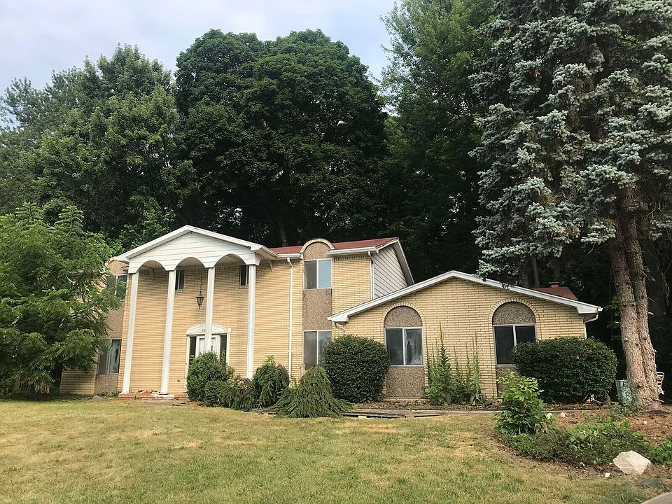 1st image of 19901 S Riverhill Dr