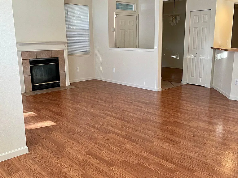 425 S 46th Pl #D — Photo 8