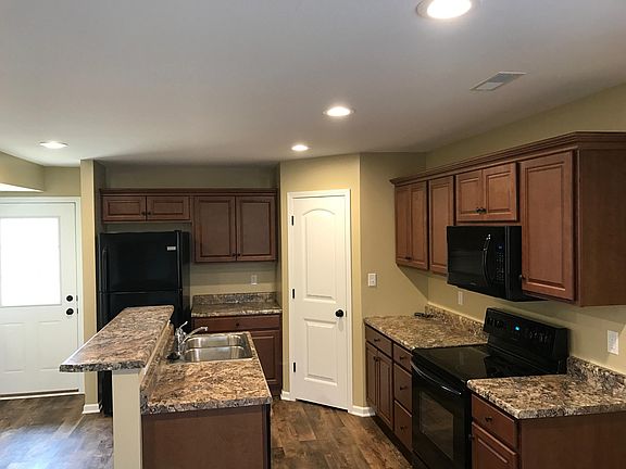 3rd image of 410 Pioneer Trail Dr APT B
