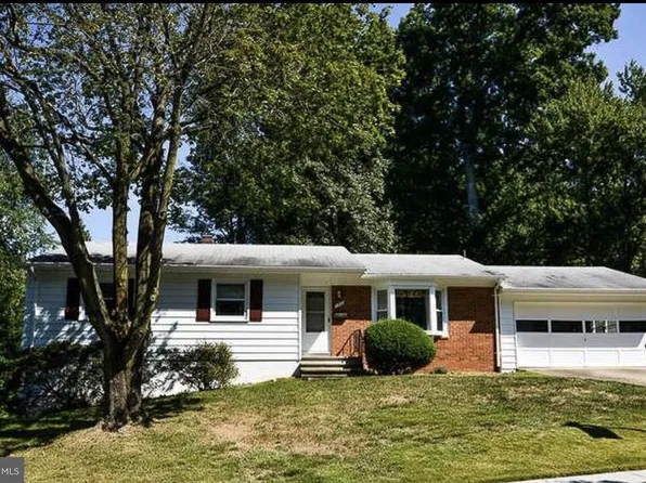1402 Desale St SW, Vienna, VA 22180