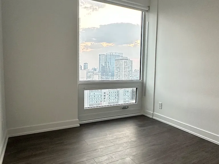 88 Queen St E #3910 — Photo 11