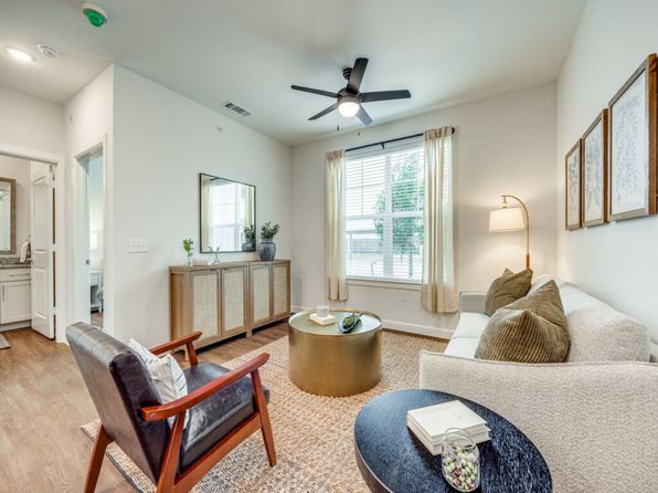 Shaw House | 2300 N Friendship Rd, Sherman, TX