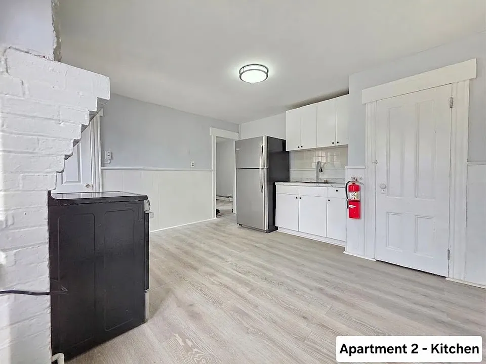 8 Lincoln Ave #2