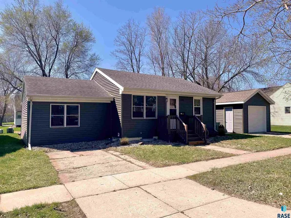 410 E Dodge St, Luverne, MN 56156