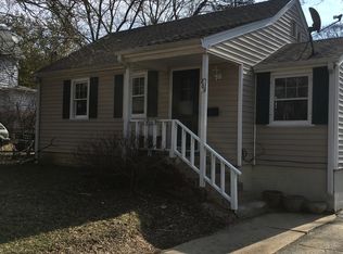 801 Dean St, Woodstock, IL 60098