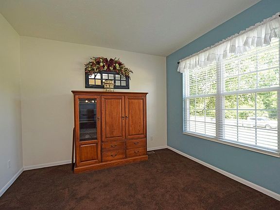 4th image of 1527 Pointe Dr
