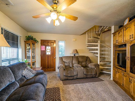 4th image of 3641 E Pershing Ct