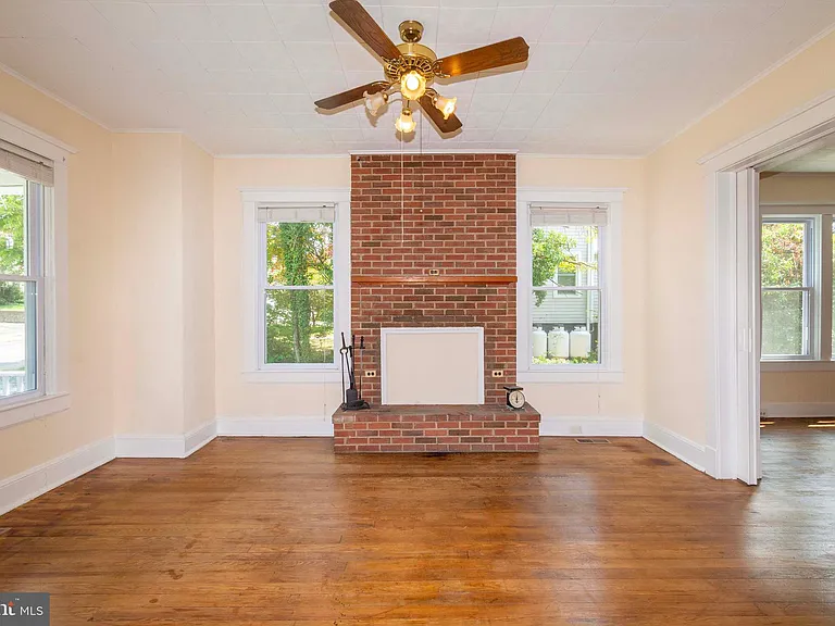 222 W Main St — Photo 20