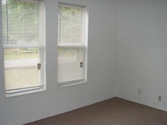 5th image of 112 N Pine St
