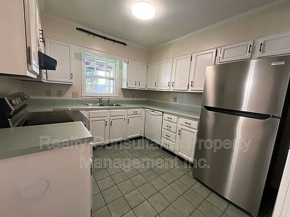 3rd image of 3202 E Regents Park Ln