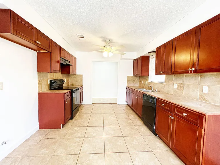 16405 Patton Ave — Photo 3