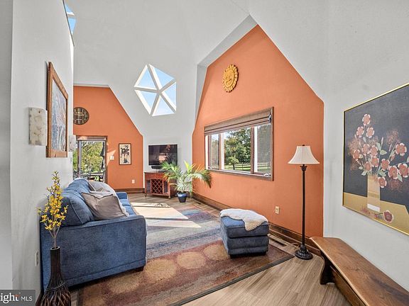 5th image of 40 Buckwalter Rd