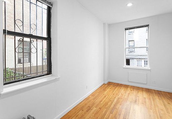 4th image of 43 W 85th St APT B