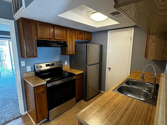 3rd image of 2500 E Park Blvd APT U11