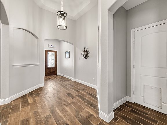 5th image of 1020 Crest Breeze Dr