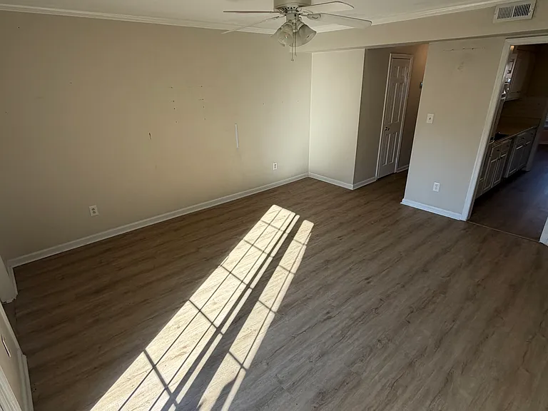 582 Tenbee Ln — Photo 4