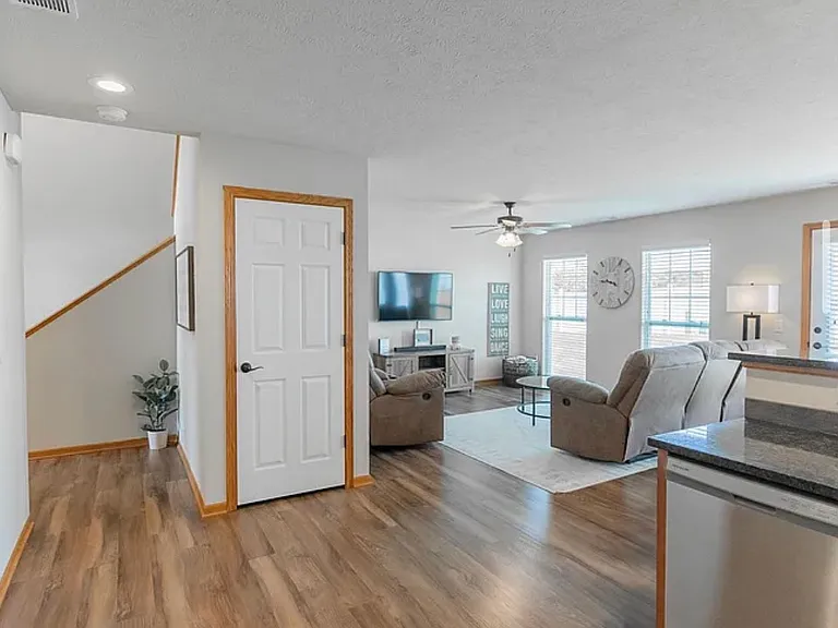 8767 Ridge Hollow Dr — Photo 7