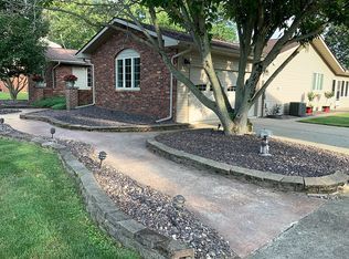 1855 Burning Tree Dr, Decatur, IL 62521