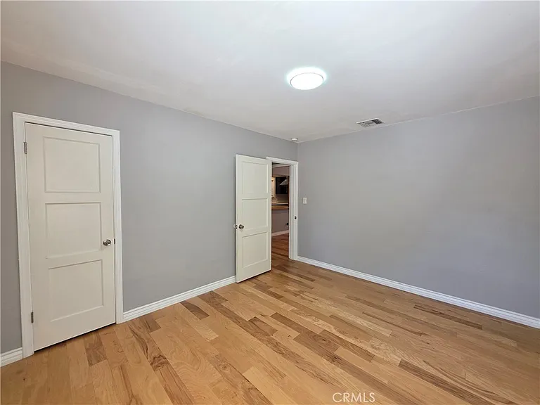 7019 Jamieson Ave — Photo 12