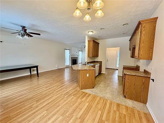 4th image of 341 North Ave