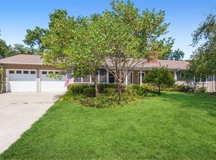 6237 Glenfield Dr, Fairway, KS 66205