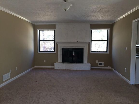 4th image of 410 Farm St