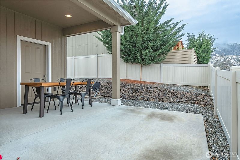 3rd image of 1738 Skylar Court