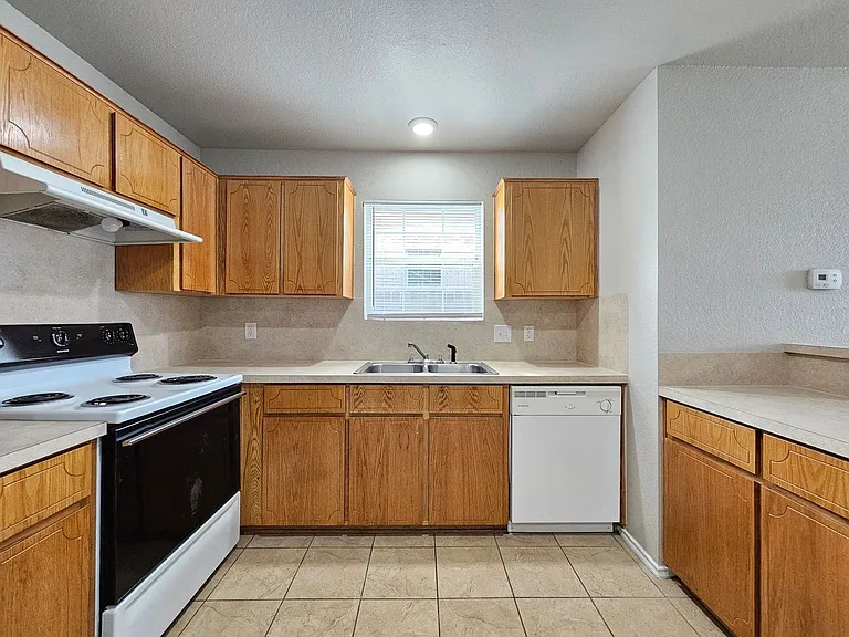 4005 Nadine Dr #D — Photo 7