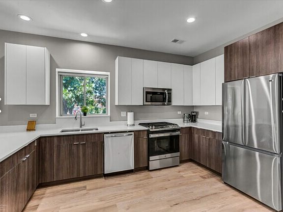 5th image of 2342 W Jackson Blvd #1
