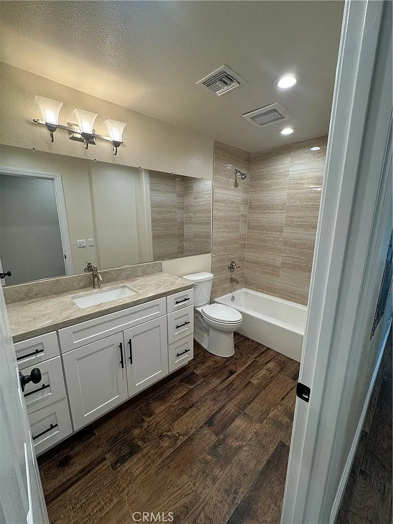 3 bed, 1400 sqft, $4,400 — Photo 4