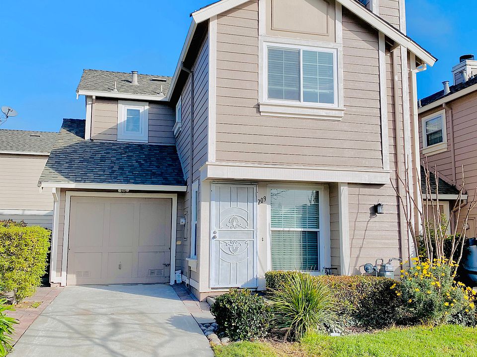 1st image of 209 Banana Grove Ln