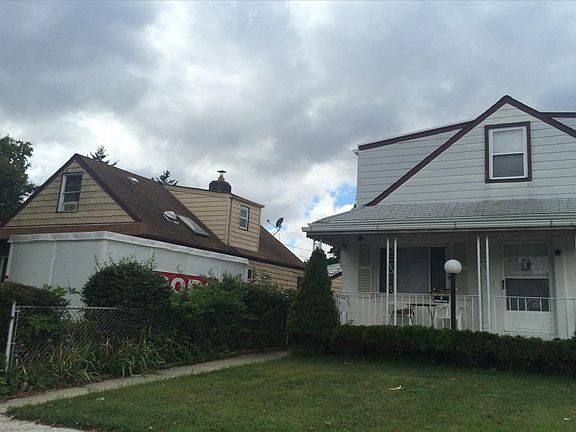 3rd image of 5 Robert Ave