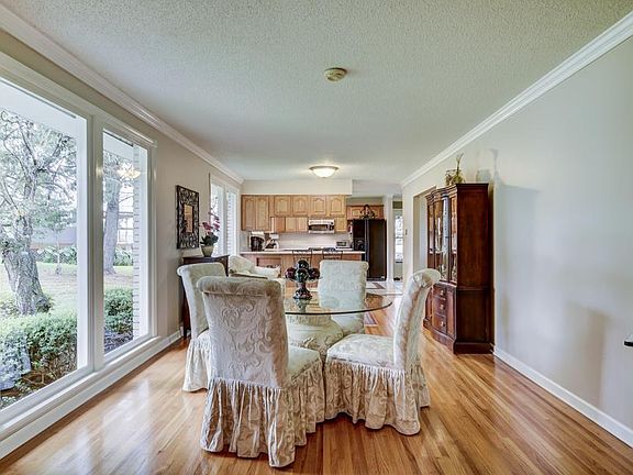 5th image of 180 Cumberland Dr