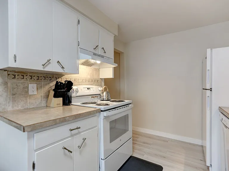 1206 E Heroy Ave — Photo 7
