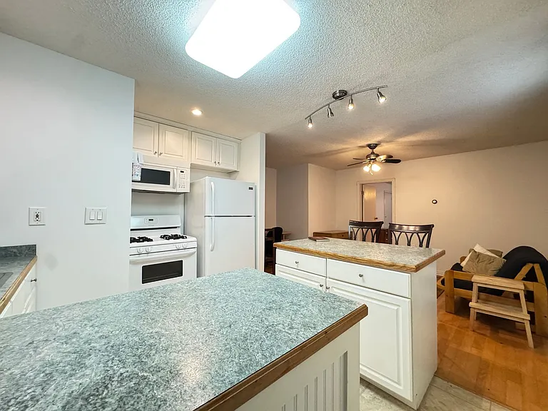 94 Edwards St — Photo 12