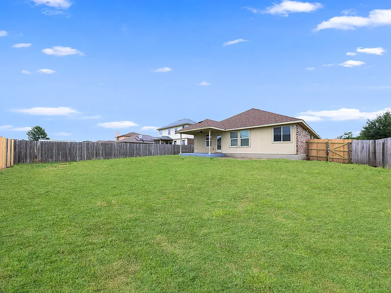 4907 Bayer Hollow Dr — Photo 20