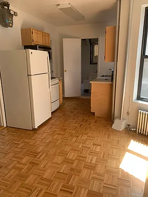 Rented by M.Grossman R.E. Management | media 3