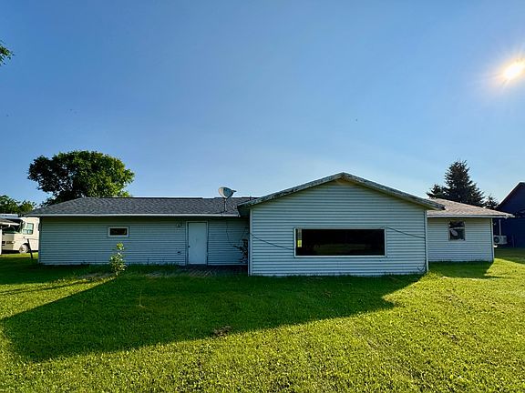 3rd image of 233 Oak Rd