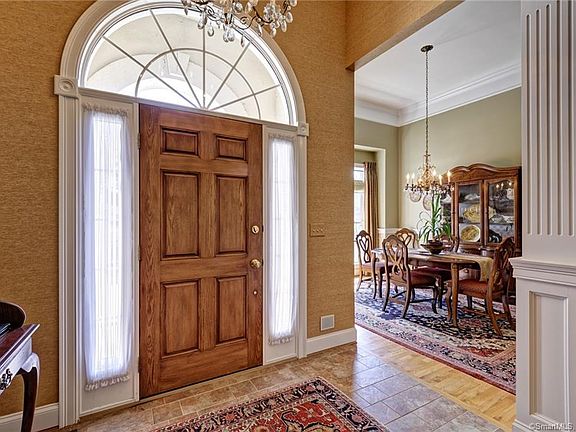 4th image of 17 Worthington Dr