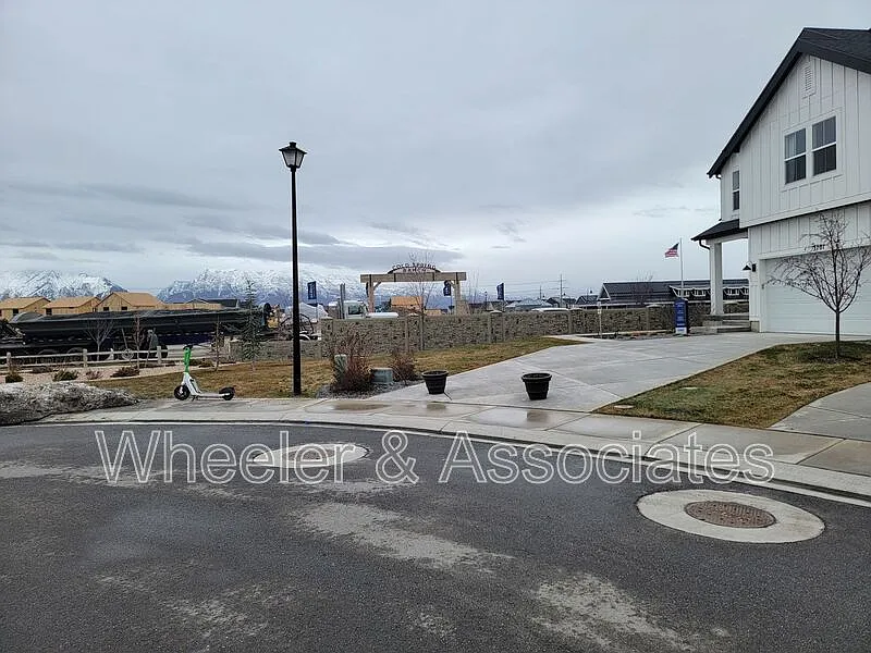 4 bed, 3.5 bath, 3131 sqft, $2,595 — Photo 2