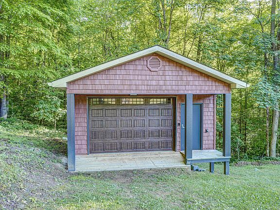 11th image of 167 Tailwater Rd