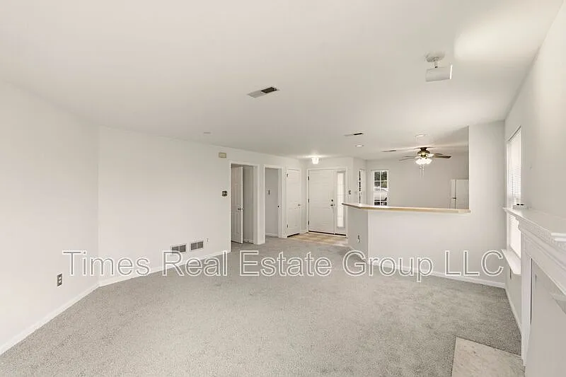 2 bed, 2.0 bath, 1000 sqft — Photo 4