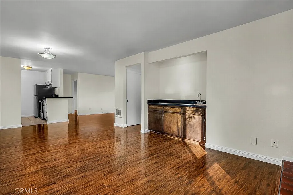 2 bed, 1131 sqft, $3,400 — Photo 4