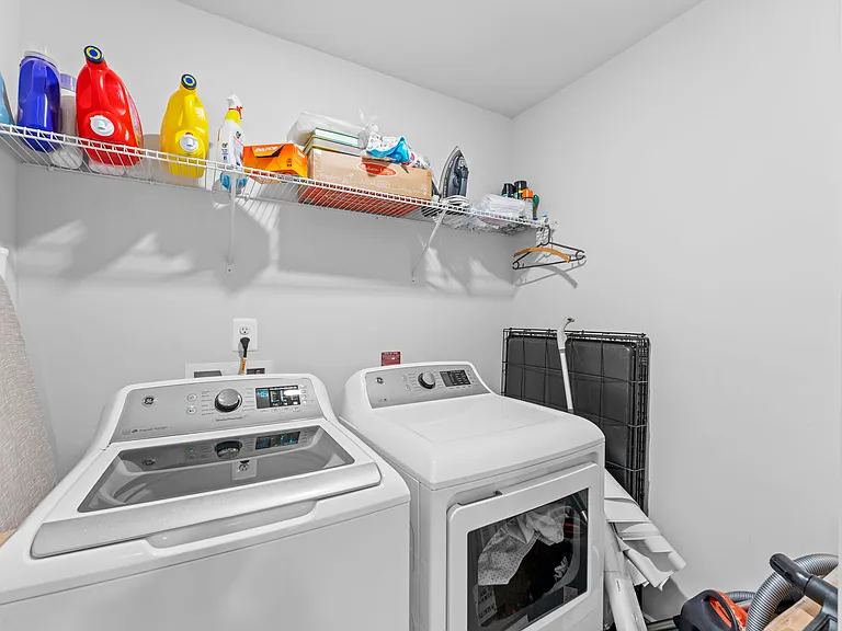 2410 Stella Pl #2 — Photo 25