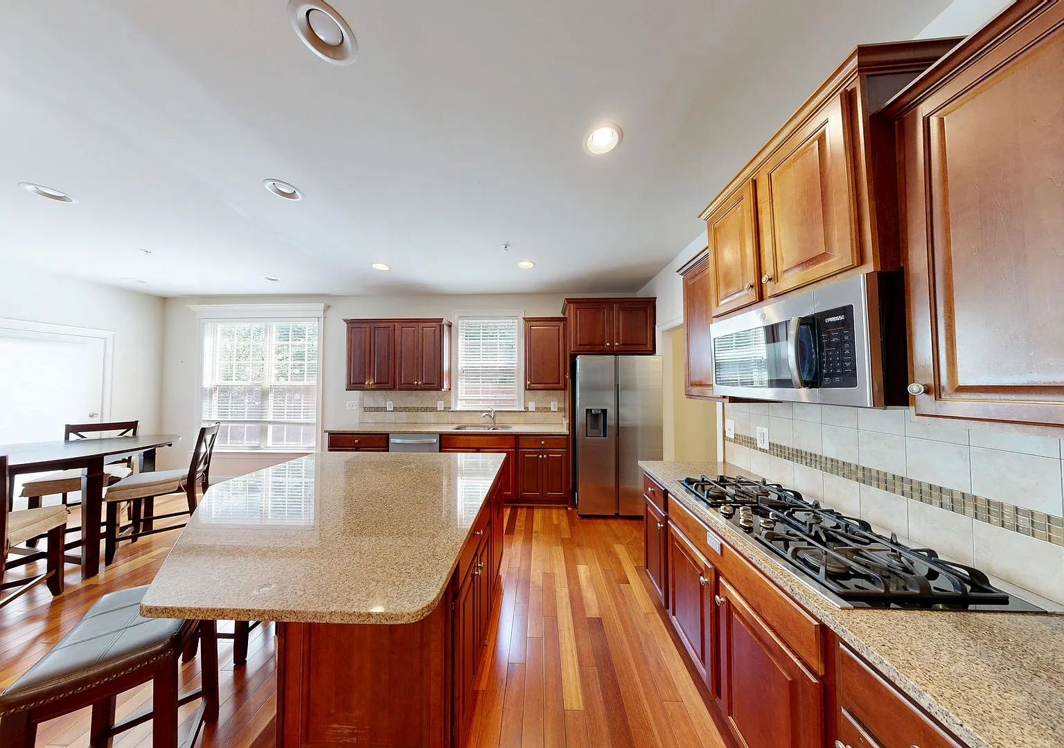 4 + 4.5 BA - Custom Home - Close in Kensington — Photo 4