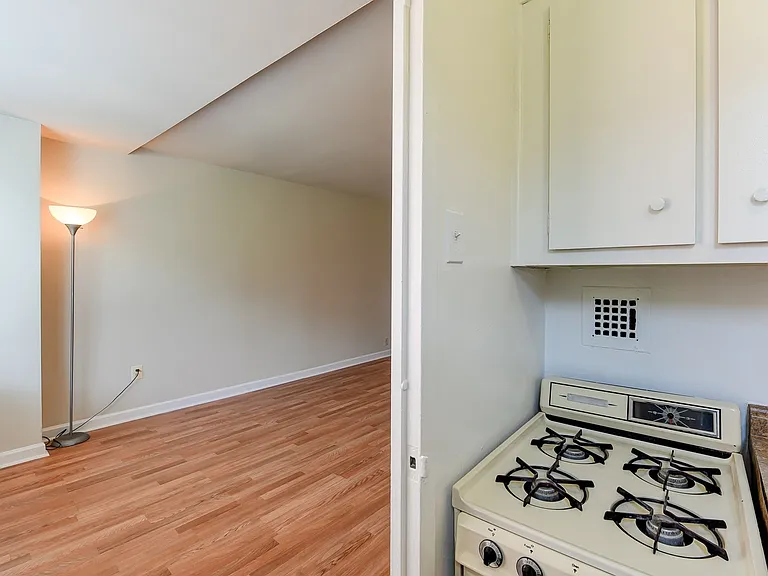 1121 Arlington Blvd #638 — Photo 3
