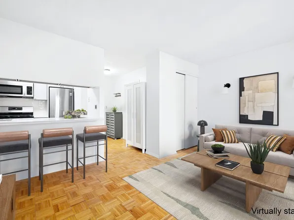 376 Broadway image 2 of 7