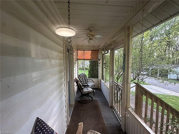 3rd image of 174 Sunset Dr